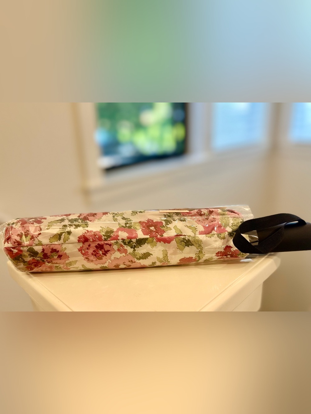 Lucky Brand Floral Auto Open/Close Compact Umbrella NWT Travel Size - Picture 2 of 5